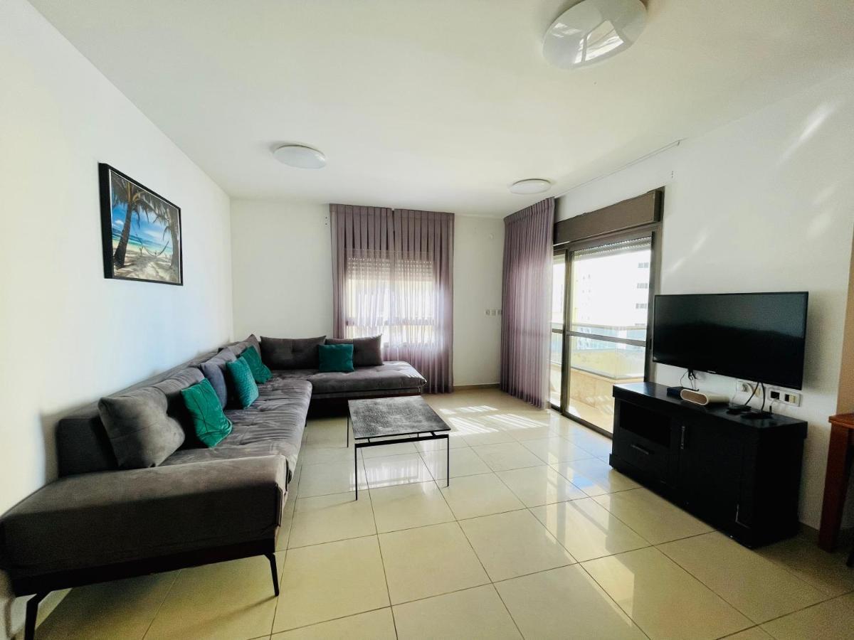 King David Apartment Нетания Екстериор снимка